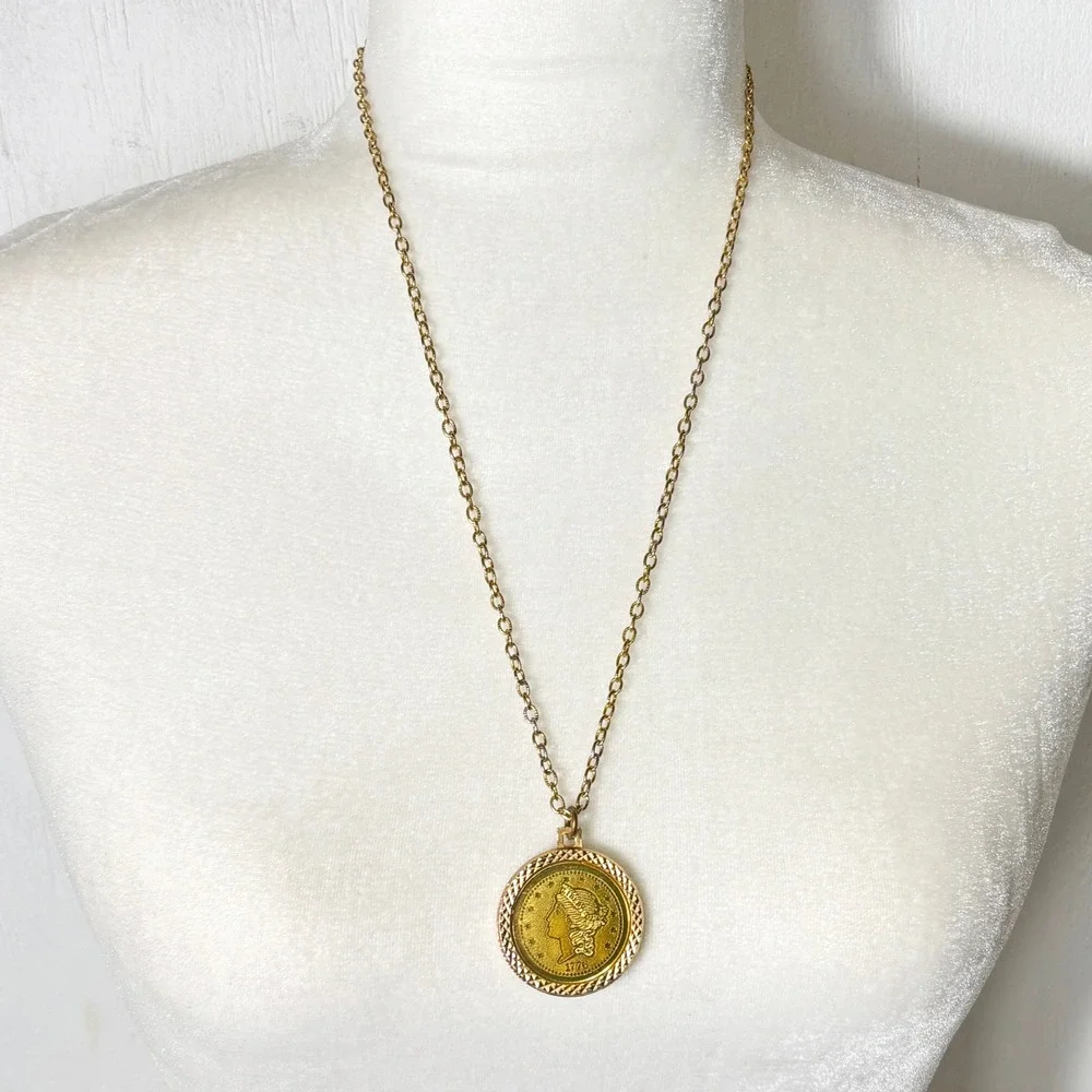 VTG Gold Tone 1776 Liberty Coin Pendant Necklace Eagle Crest Diamond Cut Bezel